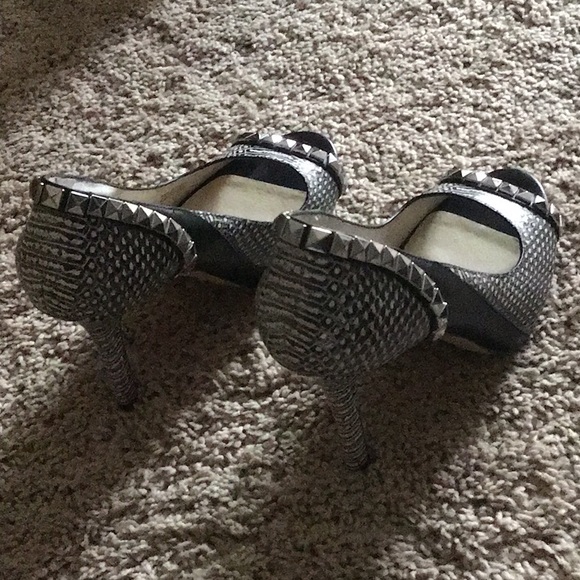 Shoes - Picture 4 of 4